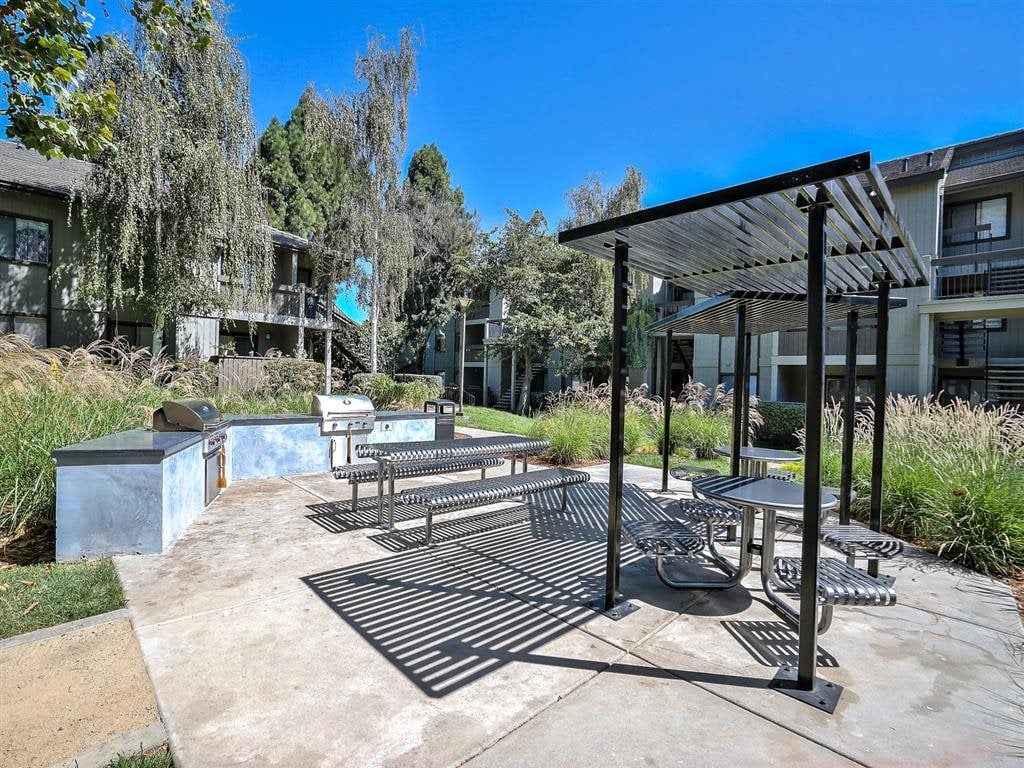 The Dutton Apartments photo 2